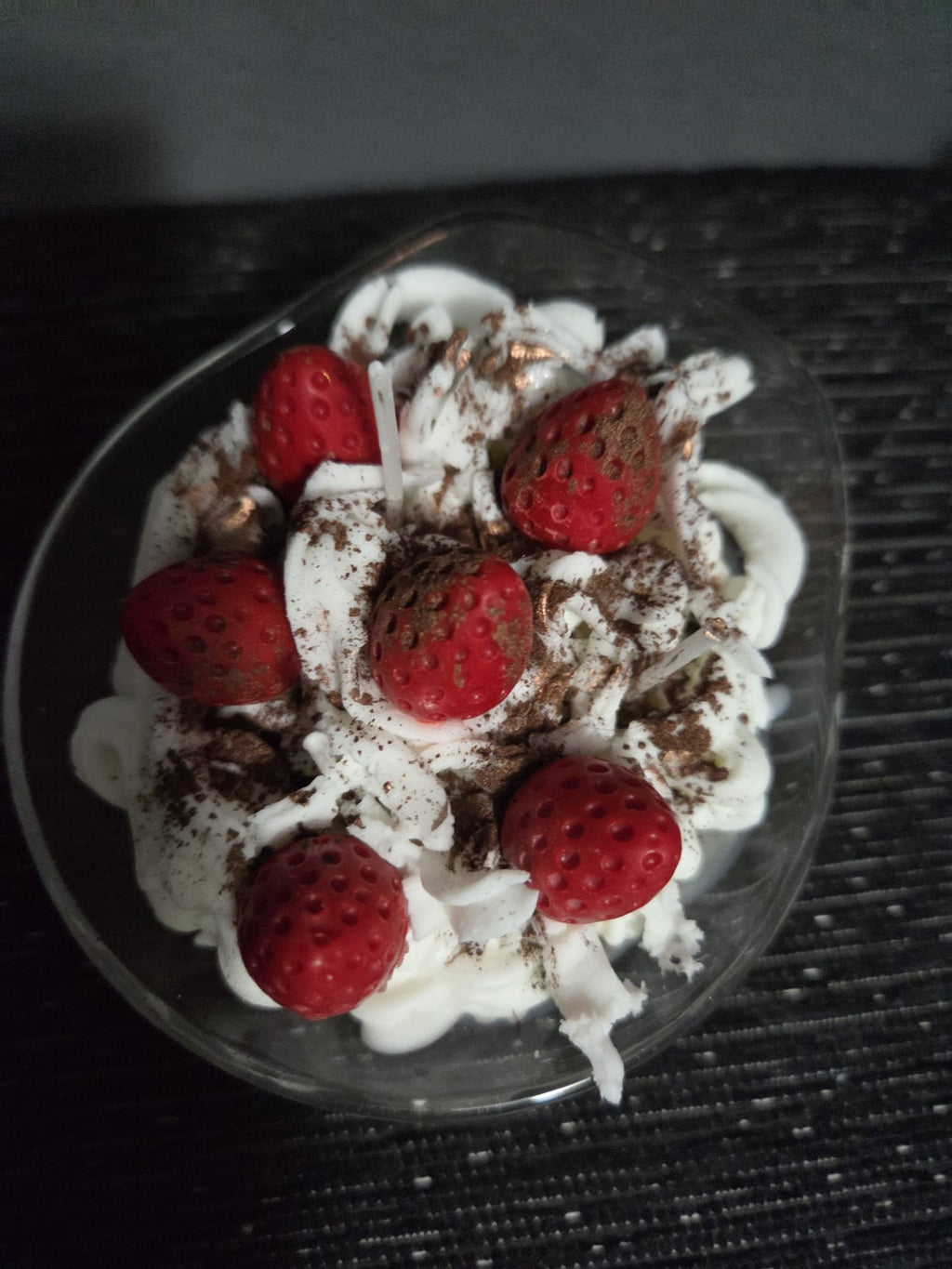 Vela de fresas con chocolate y nata, aromas para comérsela