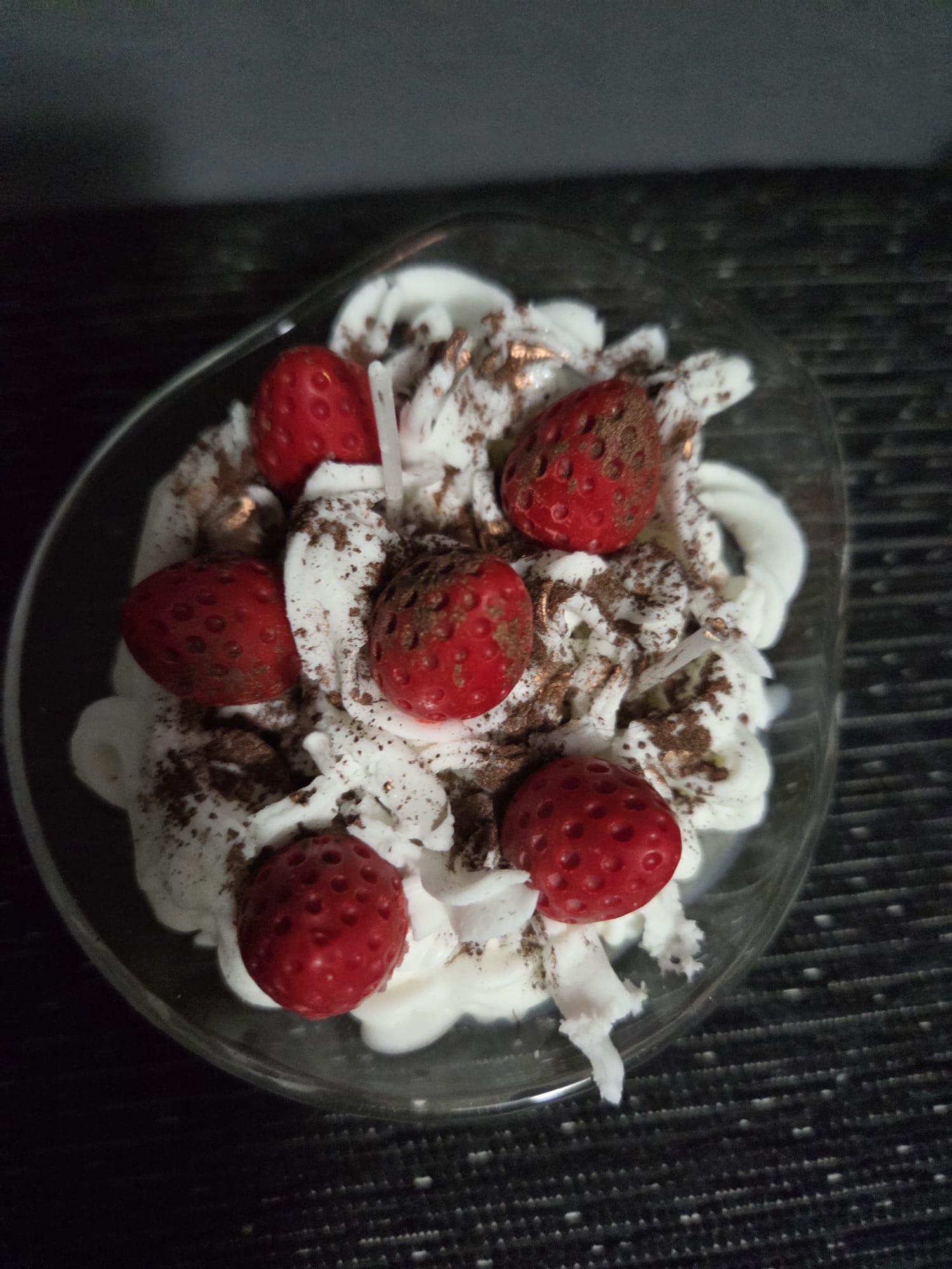 Vela de fresas con chocolate y nata, aromas para comérsela